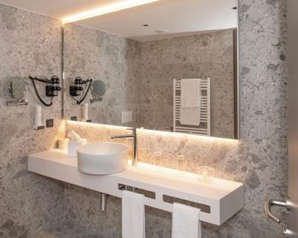 Hotel Le Parc - Wiener Neustadt - Badkamer