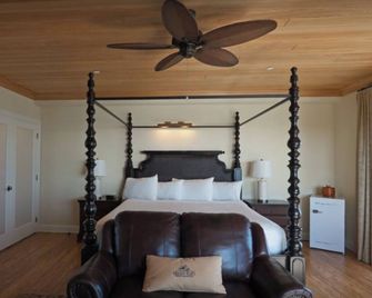 Galleon Suite at Grassy Flats Resort - Marathon - Bedroom