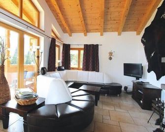 Chalet in Konigsleiten With Wellness & Alps View - Krimml - Salon