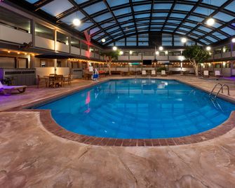 AmericInn by Wyndham Appleton Downtown - Appleton - Piscina