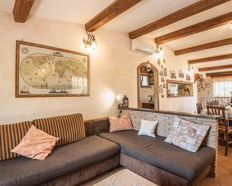 Gorgeous Home In Sant'angelo Romano - Sant'Angelo Romano - Sala de estar