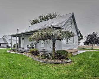 Cozy Goshen Farmhouse about 9 Mi to Amish Acres - Goshen - Building