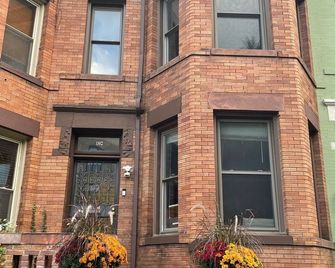 Charming & Spacious Apt in Historic Rowhouse - واشنطن د.ك. - مبنى