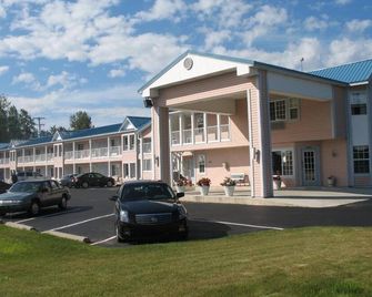 Great Lakes Inn - Mackinaw City - Building
