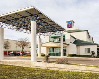 Motel 6-San Antonio, Tx - Sea World North - San Antonio - Gebäude