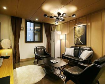 Hotel Class - Cheonan - Living room