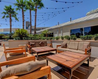 Mgm Signature-11-803 F1 Track & Strip View Studio - Las Vegas