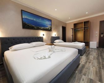 Hotel Salvadore - Valona - Camera da letto