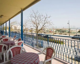 Hotel Moja - Cesenatico - Varanda