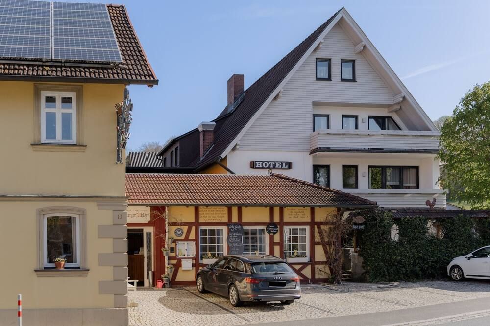 Landhotel Schwarzer Adler - Bad Staffelstein - Building