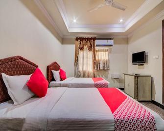 Hotel Ik London Residency - Hyderabad - Bedroom