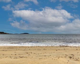 Ocean front cottage with 125 feet of private beach frontage - Phippsburg - Beach