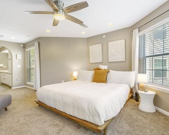 Rocky Shore Retreat - Kimberling City - Bedroom