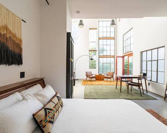 Room R At The Dutra Inn - Little Italy - San Diego - Quarto