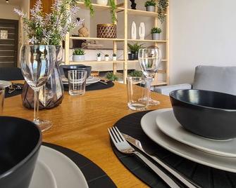 Phaedrus Living Seaside Luxury Flat Athina 123 - Pafos - Jadalnia