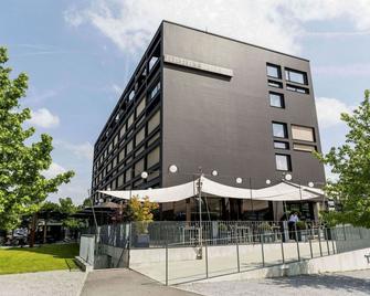 Aparthotel - Welcoming I Urban Feel I Design - Risch - Building