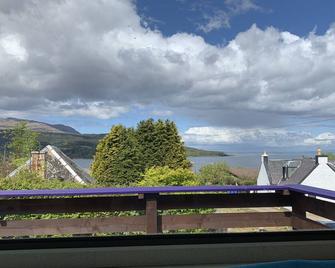 Hunters Guest House - Brodick - Bedroom