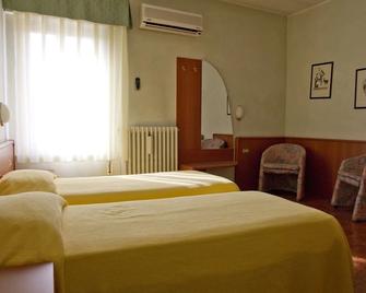 Hotel Europa - Viadana - Slaapkamer