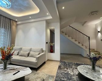 Luxuryhouse-3br-Free Car & Driver-Balcony-Wifi - 海得拉巴