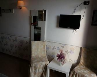 Hotel Borbonico Di Pietrarsa - Portici - Wohnzimmer