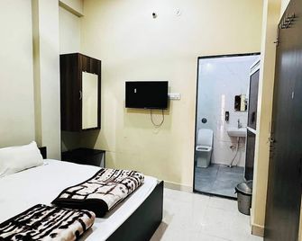 Rudrasagar Homestay I 500 metre from Mahakal Temple I AC I Hot Water I Hygenic I WiFi - Ujjain