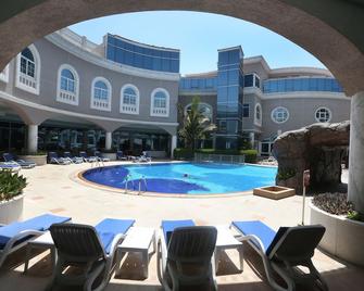 Sharjah Premiere Hotel & Resort - Schardscha - Pool