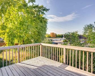 Nestled in a quiet, safe neighborhood close to highway. - Minneapolis - Balcony