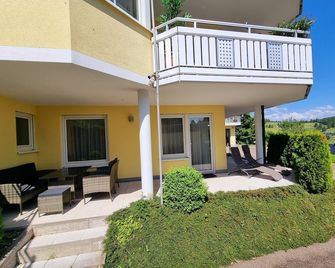 'Schwarzwaldblick' Ferienwohnung 2-4 Pers 65qm, schöne ruhige Südhanglage mit herrl Aussicht - Todtnau - Patio