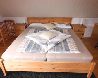 Ferienwohnung am Barockgarten - Heidenau - Schlafzimmer