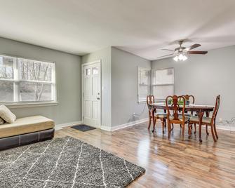 Updated Charlotte Home w/ Yard ~ 3 Mi to Uptown! - Charlotte
