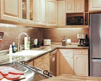 2BR Cottage Surrounded by Nature - Tobermory - Kitchen