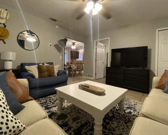 Cozy Family Home Close To Nb, Sa, And Rafb - Live Oak - Sala de estar