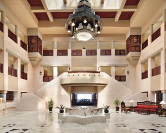 Mövenpick Nabatean Castle Hotel - Aţ Ţayyibah - Recepción