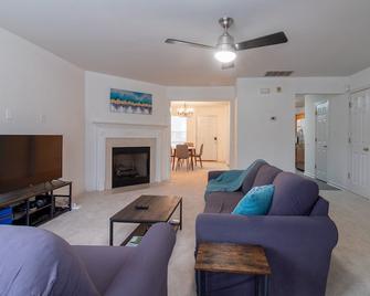Relaxing Rural Retreat In Mableton - 30 Min To Atl - Mableton - Living room