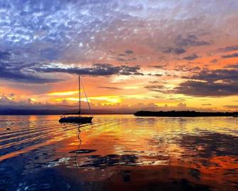 Very Nice Studio Apartment Fully Equipped Over The Water With Beautifull View ! - Bocas del Toro - Vista esterna