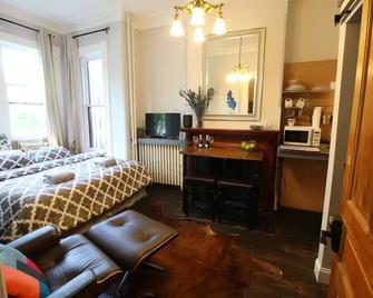 Capitol Hill Studio, near Capitol, Supreme Court, Eastern Market, Free Parking - וושינגטון די.סי - חדר שינה