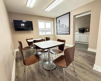 Super 8 by Wyndham Rockford South - Rockford - Comedor