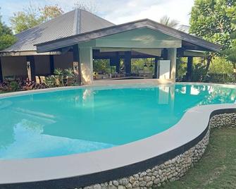 Ariella Mangrove & Eco Resort by Hiverooms - Dalaguete - Piscina