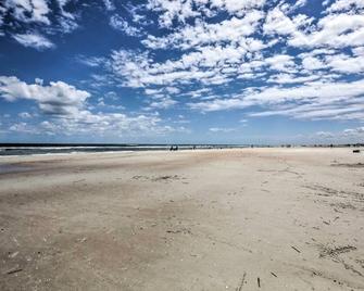 Beachside St Augustine Resort Condo, 6 Mi to Dtwn! - Saint Augustine Beach - Beach