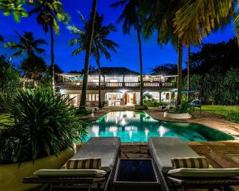 Nomad Beach Resort - Ukunda - Piscine