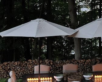 The Allen House historic North Adams Home in the Berkshire Mountains - North Adams - Patio