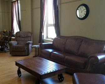 The Westland Suite - Historic Lodging, Contemporary Comforts - Chester - Sala de estar