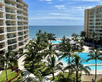Beachfront Condo Delcanto Resort - Nuevo Vallarta - Pool