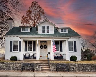 Mini Aussie | Dog-friendly, Fire pit, Fenced yard - Washington - Budova