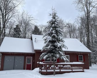 Eagle Bay Adk Lake House Vacation - Eagle Bay - Building
