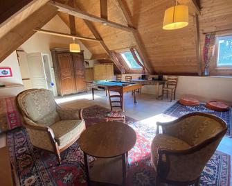 Lovely stone home with private garden - Quintin - Salon