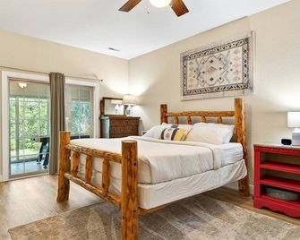 Off The Clock - Pet Friendly, Hot Tub, Resort Amenities, Father's Day - Lake Lure - Habitación