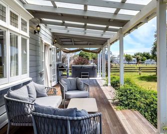 Brooklands Cottage The Award Winning Villa - Martinborough - Innenhof