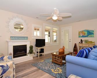 The Mermaid Cottage Waterfront Cottage - Milford - Living room
