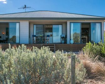 Absolute Waterfront Views and Kayaks - Meningie - Edificio